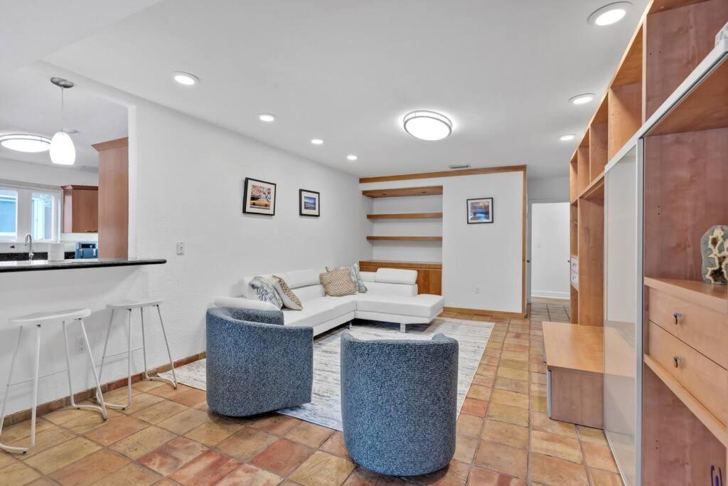 6 Bedrooms Oasis Treat With Oversized Pool, 9 Minutes To The Pousada Miami