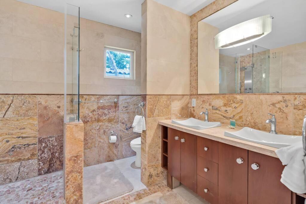 Pousada 6 Bedrooms Oasis Treat With Oversized Pool, 9 Minutes To The *
