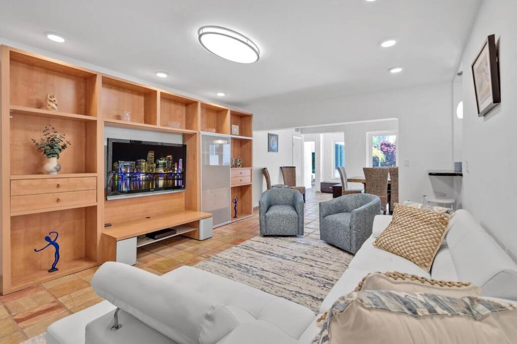 6 Bedrooms Oasis Treat With Oversized Pool, 9 Minutes To The Pousada