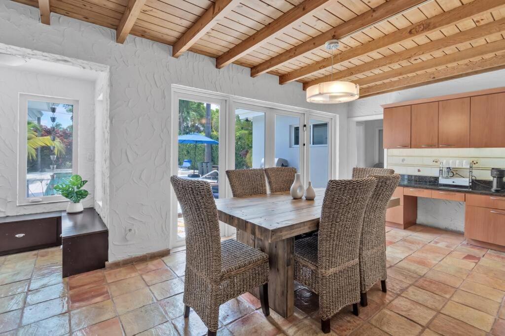 6 Bedrooms Oasis Treat With Oversized Pool, 9 Minutes To The Pousada